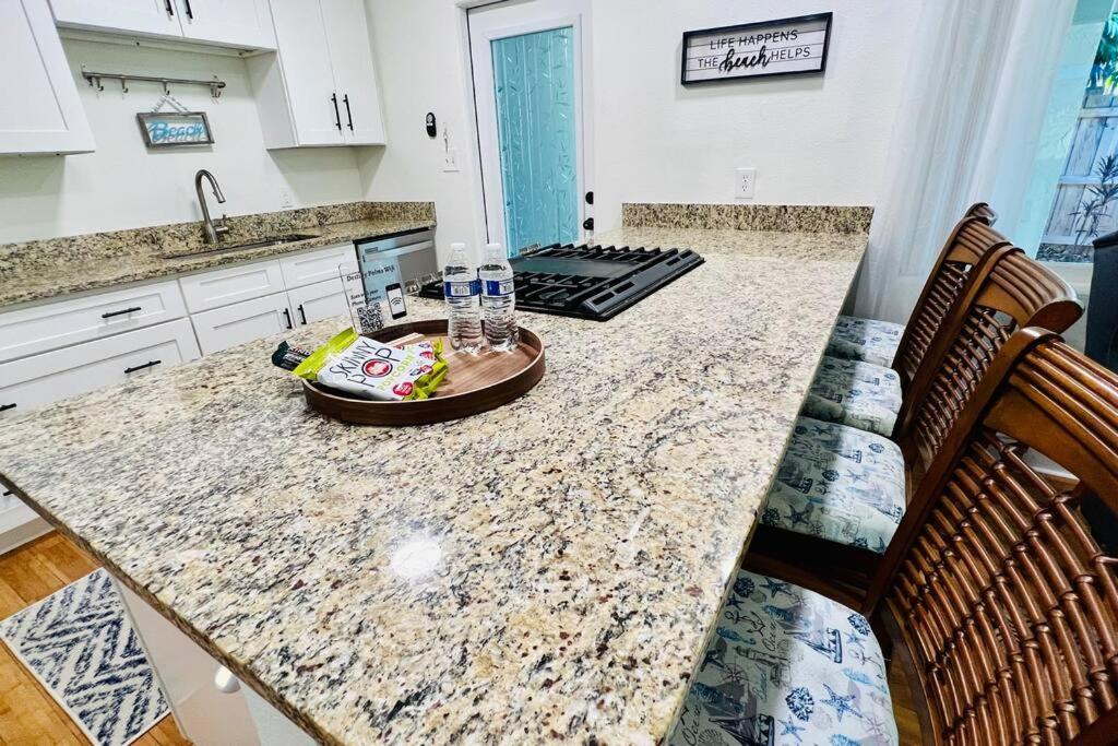 Luxury 2/2 Private Oasis W/Hot Tub Walk To Beach เคปคานาเวอรัล ภายนอก รูปภาพ